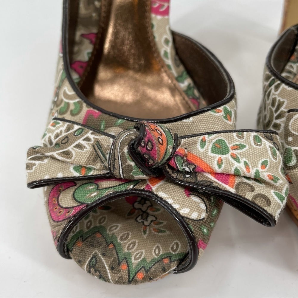 Kenneth Cole Reaction Paisley Peep Toe Heels - Picture 6 of 15